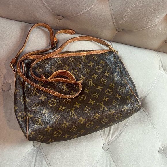 Authentic Vintage Louis Vuitton Purse🤩😍 - Picture 2 of 3